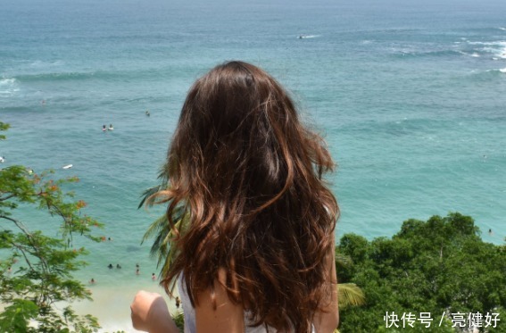 教你4个小妙招,轻松解决头发爱出油问题