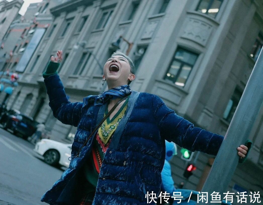 衣服 60岁奶奶把400多一套的衣服,穿出高定感,终于明白气质与钱无关