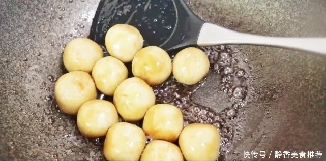 糯米粉开水一烫,两手一捏,自己一餐可以吃30个