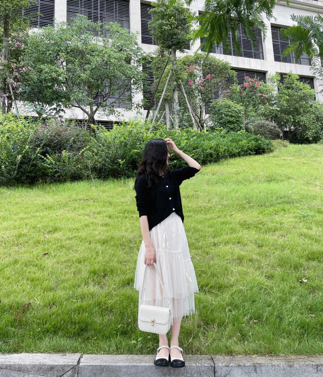 针织衫|胖女孩最关心的搭配来了,针织衫搭配半身裙时髦又精致,显高显瘦