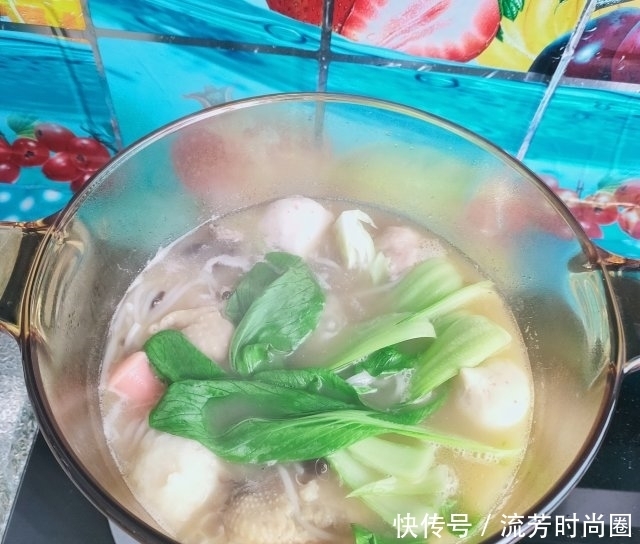  鸡汤米线，味道鲜美，顺滑可口