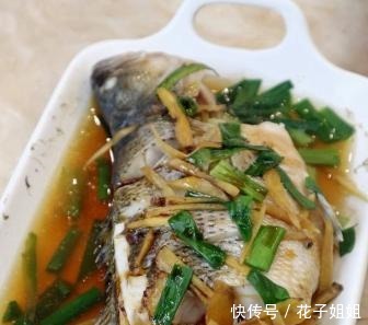 做清蒸鱼时,第一步很关键,牢记3点!肉质新鲜软嫩,好吃不腥!