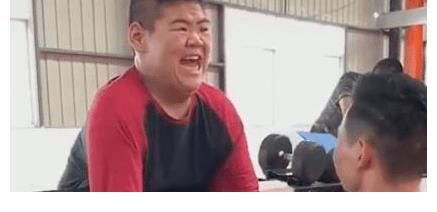 骑自行车|把胃切掉一半，一年狂瘦400斤，史上第一胖的他，如今让人羡慕