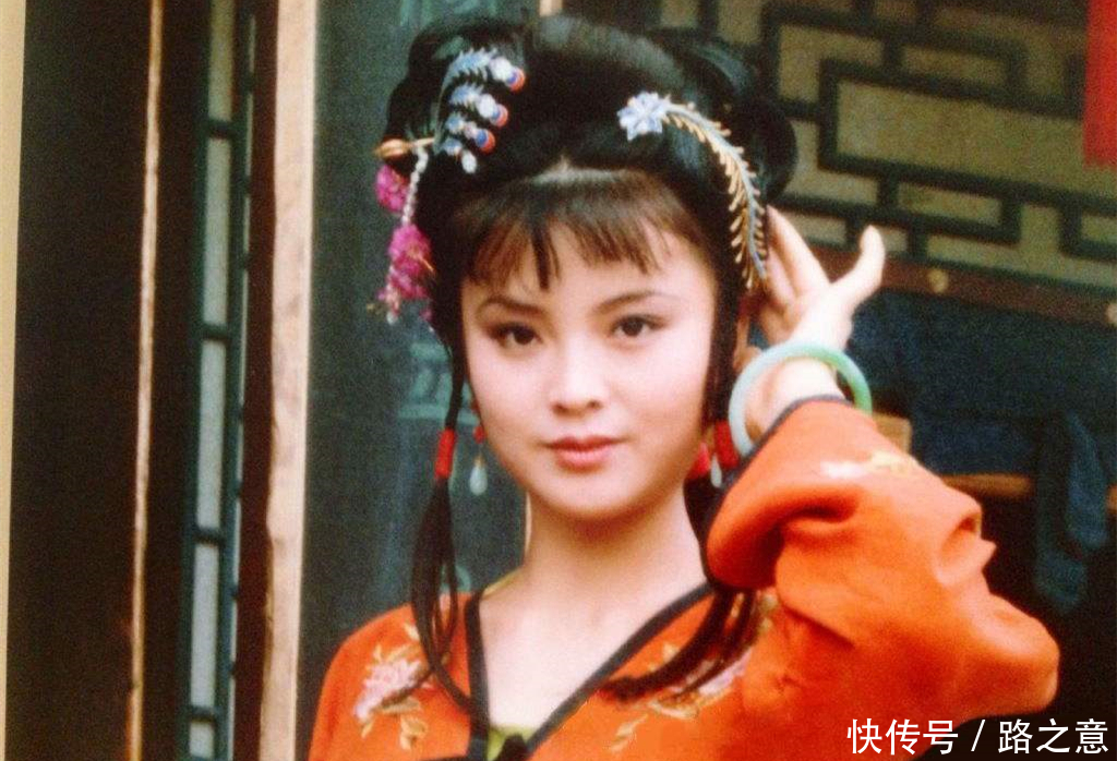 出污泥而不染|尤三姐是怎样对待贾府险恶的环境,才能出污泥而不染?