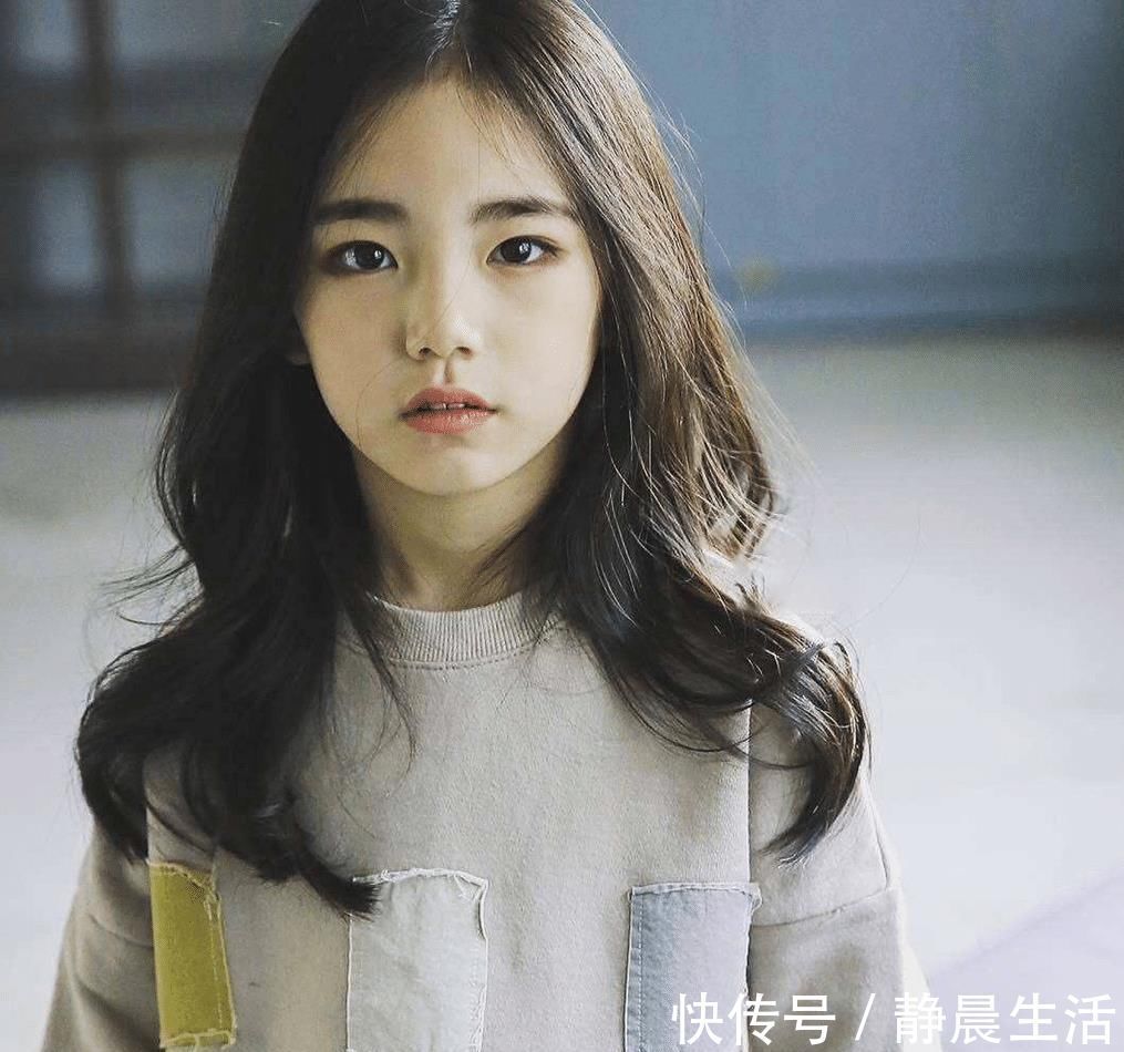 垃圾食品|韩国童模6岁开始化妆,12岁骨骼停止发育,妈妈的无知毁了孩子