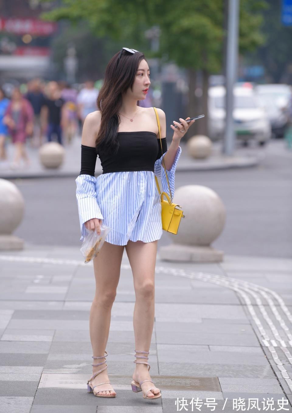 裙摆|清凉的抹胸裙，拼接的款式时尚又显个性，休闲有型靓丽出众
