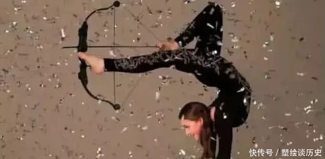 吉尼斯之最:1000名男子挑战5分钟破纪录,用脚射箭见过吗?