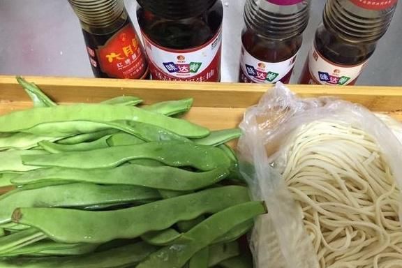 大碗|天热吃焖面，这样做才好吃，面条不坨不粘，一顿能吃3大碗