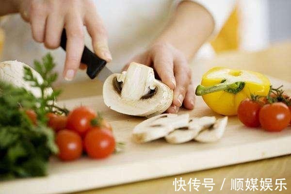 闲置的阳台别摆花了，种上此几种蔬菜种子，健康无公害吃着放心