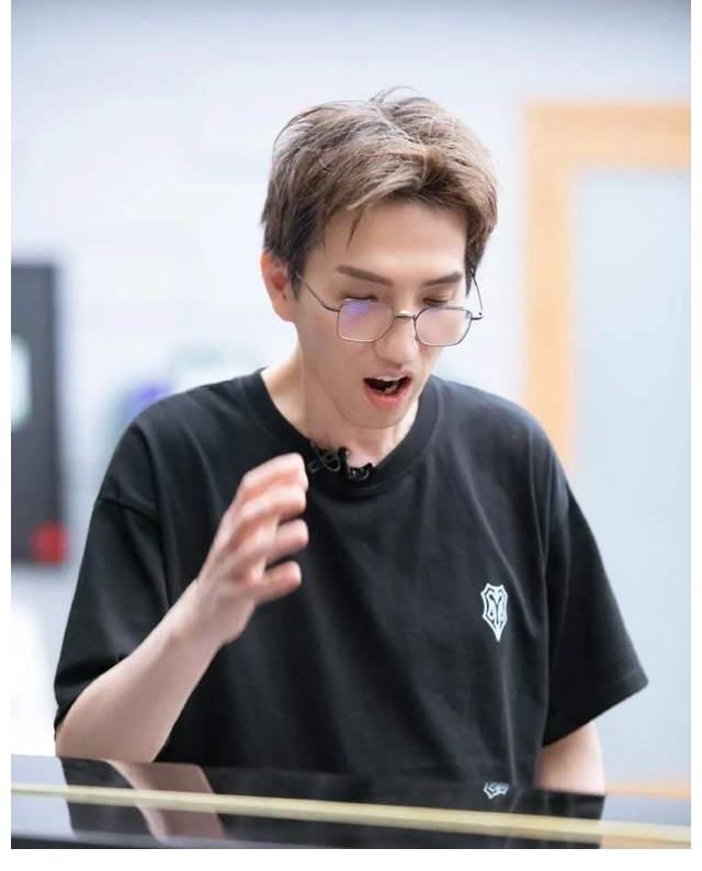 g《披荆斩棘》二公歌曲曝光，赵文卓歌曲有意思，大湾区与GAI联合