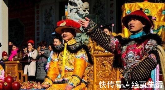 乾隆!皇帝出上联“万家灯火映黄昏”,大臣对下联,官职直升两级