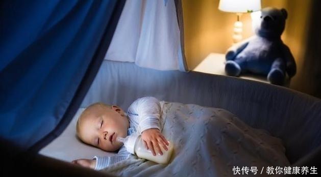 小宝宝|宝宝总是半夜醒来哭闹妈妈别烦恼了,恰恰说明他健康又聪明!