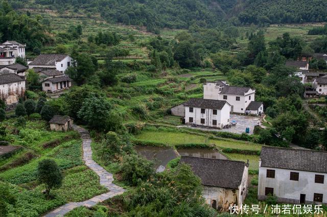 藏在皖南山里的古村，至今已600多年历史，景色美如“世外桃源”