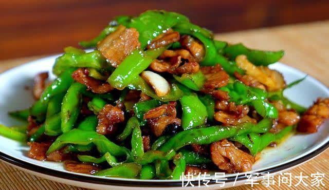 做辣椒炒肉,肉先别急着下锅,学会这3招,就连辣椒都是香的!