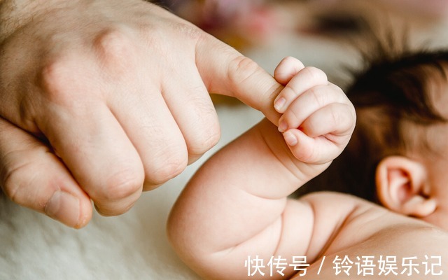 差距|“吃手指”与“不吃手指”的孩子,长大后有什么差距?看完懂了