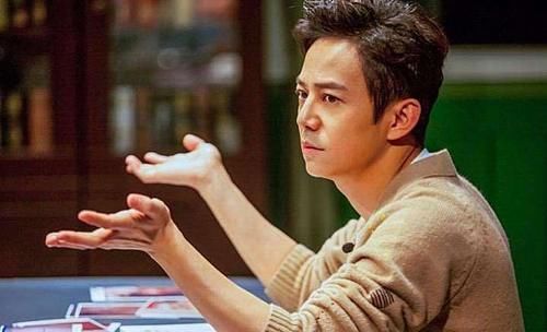 大一就被央视选中,快乐大本营为他改时间,何炅因何没有留在央视