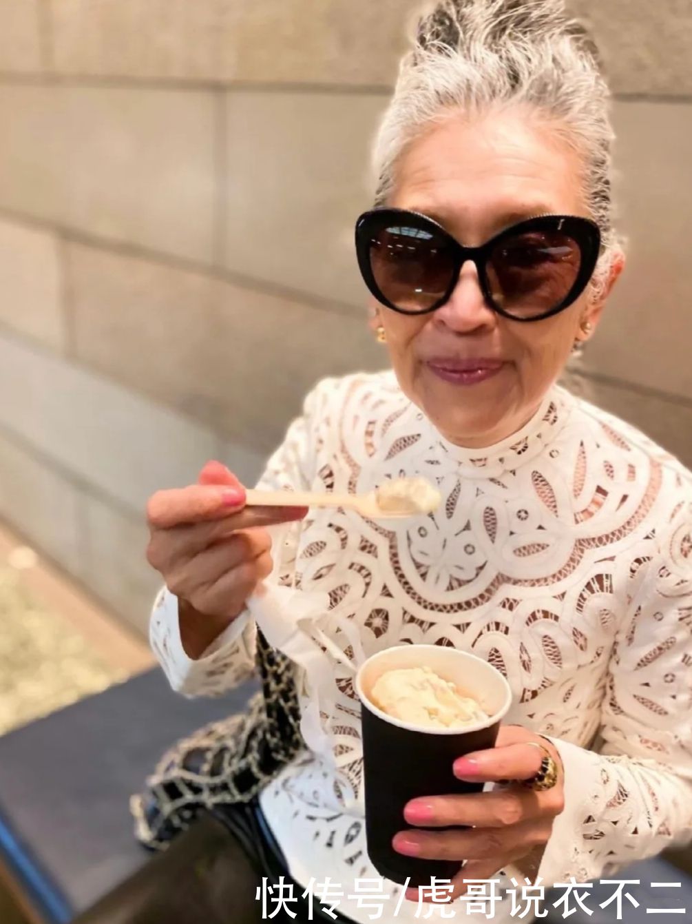 年纪|上了年纪的女人，学日本奶奶这样穿，“不露腿”也比小姑娘更抢眼