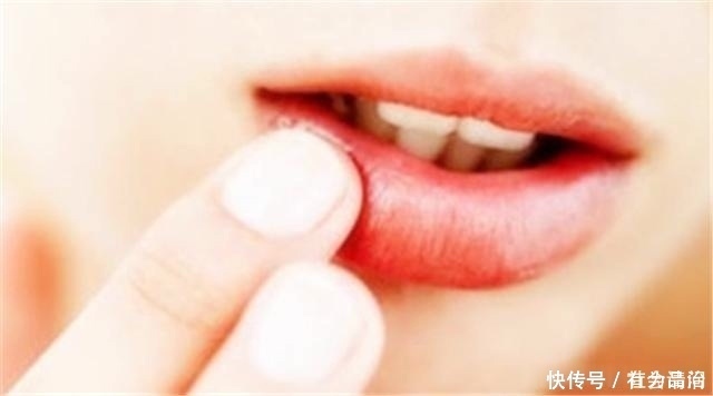 上熱下寒體質的人，一喝溫性中藥就出現上火、煩躁，原因是什么