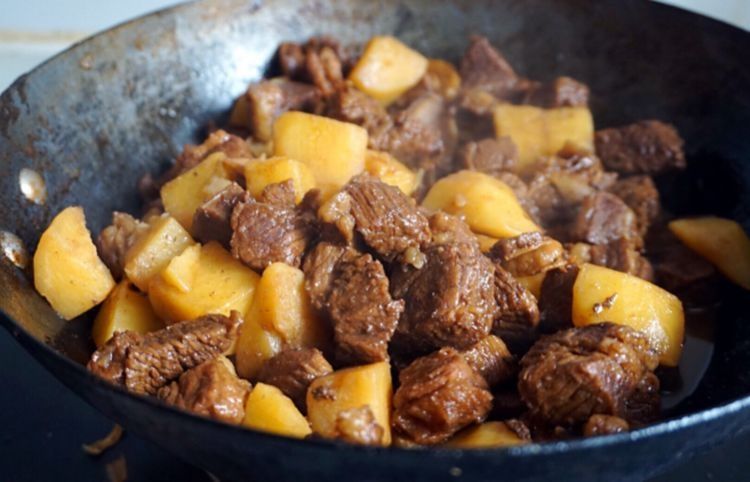 炖肉有讲究，不能只会加水炖，弄懂4个疑问，不管炖什么肉都好吃