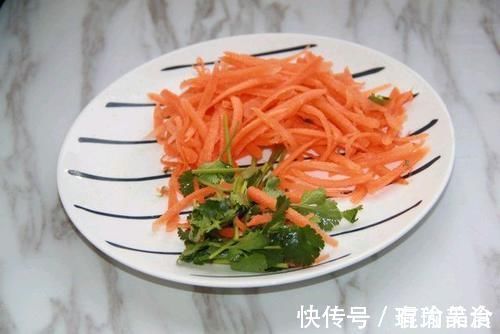 好吃|简单解馋的下饭菜,香脆爽口的猪耳朵,好吃到不想停下来