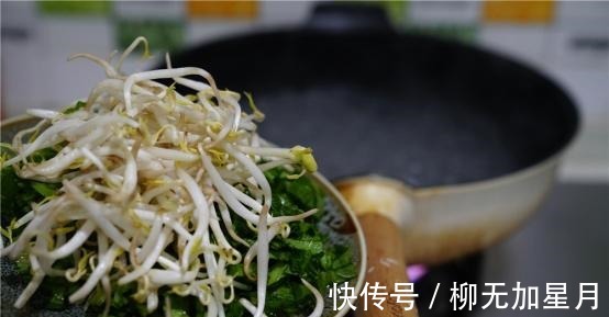 香喷喷|香喷喷的蔬菜汤饺，一口鲜汤一口饺子，老人孩子都喜欢！