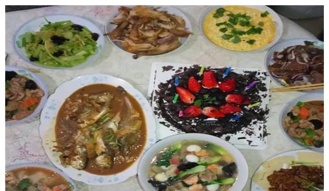 翘嘴|婆婆生日老公想去饭店过，我在家做一桌菜庆祝，饭后婆婆夸我懂事