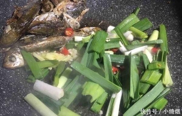 配料|这样做小鱼干,干香辣爽超下饭,比红烧肉还好吃,老公孩子馋疯了