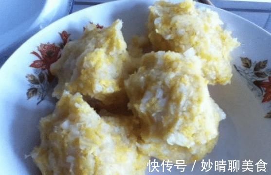冬天吃酸菜馅饺子,学会正确的调馅方法,饺子味香纯正,特别好吃