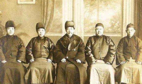 袁世凯|为称霸奉天,张作霖赶走3个厉害角色,为何他不割据东北当皇帝或总统?