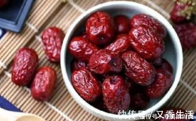 红润|红枣和此物泡,半个月下来,湿气没了,大肚子平了,脸色更红润