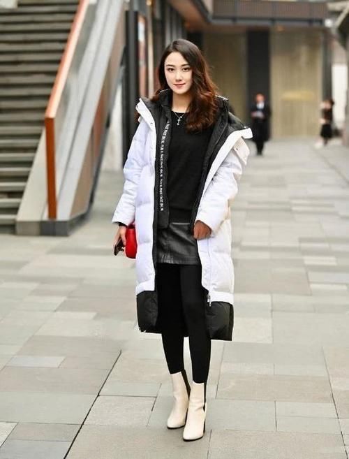 冬天的搭配也时髦，打造出窈窕的身姿，均衡美感带来很好的实用性