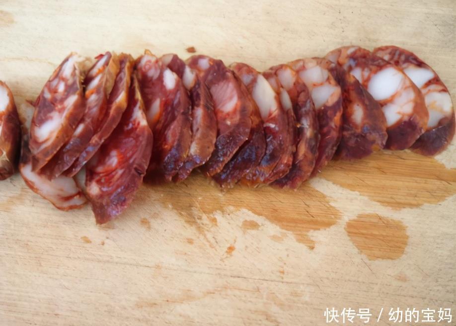 入在锅中|冬天里才有的美味,人人吃得起,我遇到必买,炒腊味吃太香了