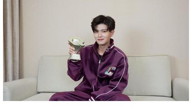 《嗨放派》成员官宣跨年演出,任嘉伦却无缘舞台,为拍戏做准备