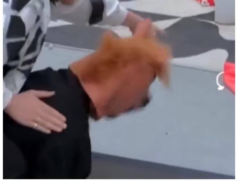 何尔萌|《拜冰轰趴季》评分3.1，看王嘉尔被当成马骑，这评分一点不冤枉