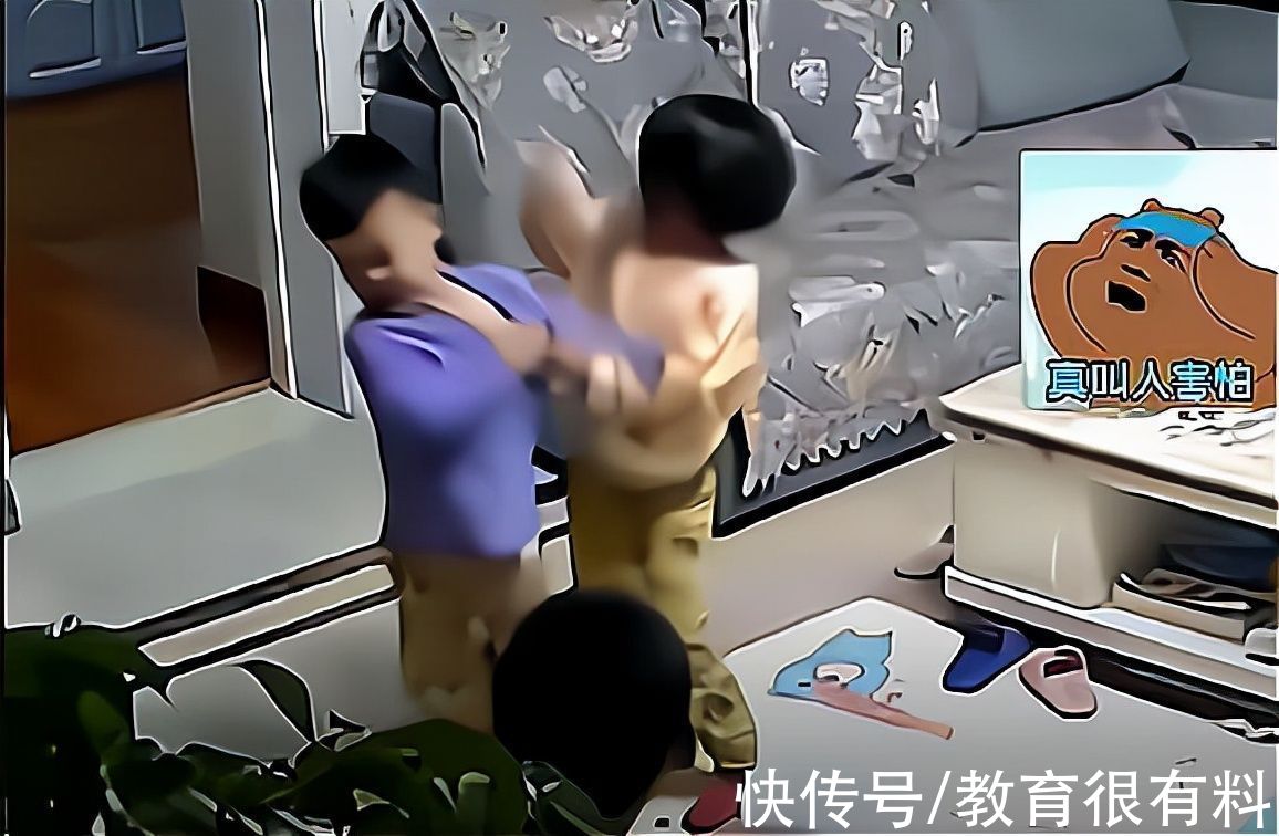 脏话|辽宁：两姐弟屋内打架，父亲一旁“观战”，网友：目测弟弟完败