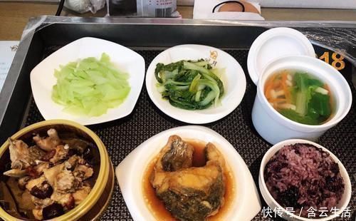 月子|坐月子去月子中心,一个月2万竟吃出蛆虫?月子餐原来是大锅饭