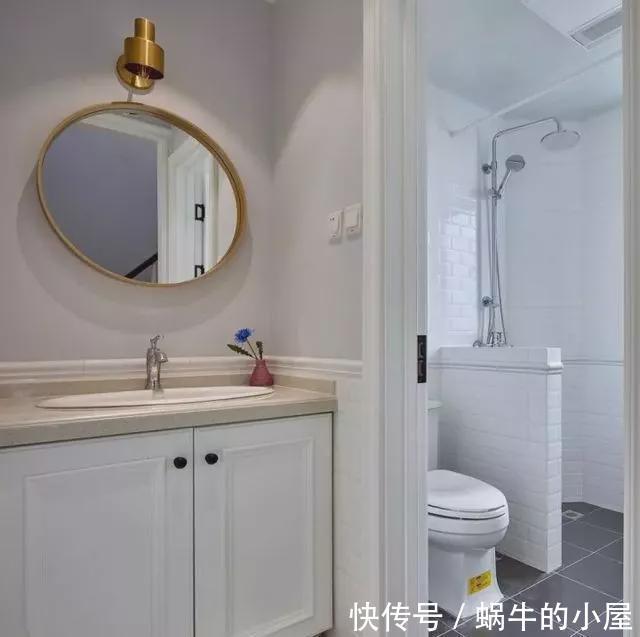 背景墙|参观朋友家的130㎡美式复式新房,刚进客厅,就感受到一股贵气!