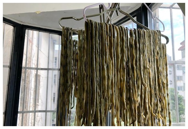 秋天这种蔬菜多买点，价格亲民，晒干留着冬天吃，比新鲜的还好吃