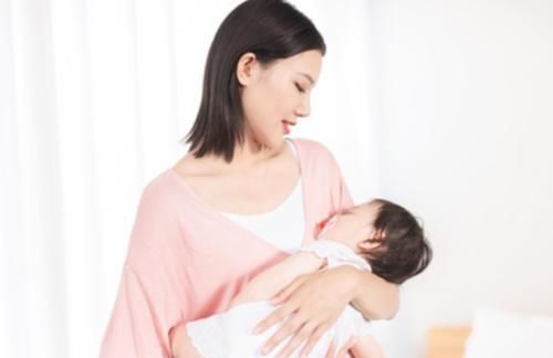 奶嘴|有种“心安”叫开水烫奶瓶,爸妈以为很卫生,却不知太伤害孩子