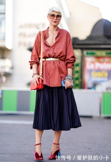 气质|初秋的时尚感,来自于一条腰带,普通的穿搭加上它气质又好看
