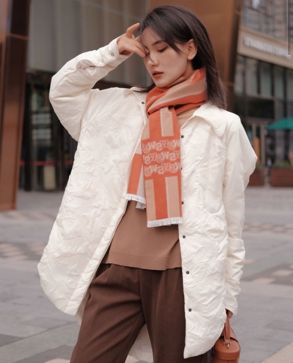 时髦 冬季就该这么穿,不冻腿的“羽绒服”穿搭示范,减龄显瘦还时髦