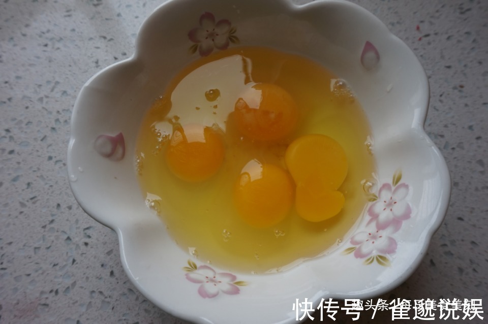 韭菜鸡蛋馅饼|家常美食推荐韭菜素馅饼，皮薄馅多，酥脆香甜