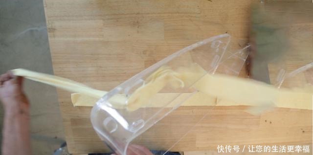 马桶盖一掀,水箱上种花除异味,垫上一条旧毛巾,一整年不要浇水!