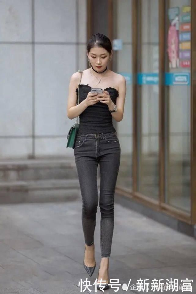 见过世面的成熟女士,夏季很少穿阔腿裤T恤,还是牛仔裤时髦显瘦