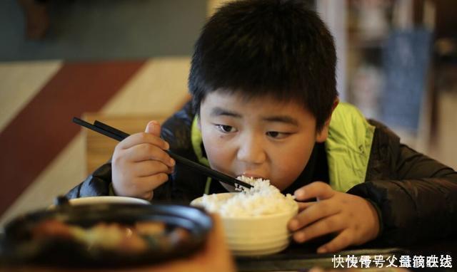 乖宝宝|发现孩子有4个行为,家长该打就要打,长大后想改来不及