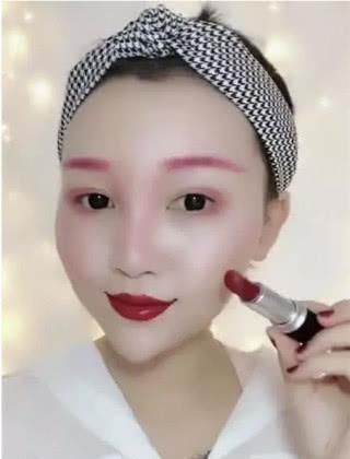 小姐姐|大半夜被笑醒了!化个妆要多少化妆品?买家秀告诉你