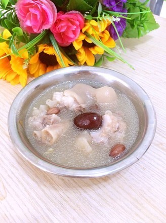 炖猪蹄汤时,千万不要直接炖!如果少了这1步,猪蹄臭味非常重