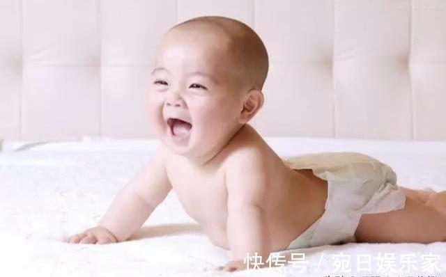 儿科医生|5个月宝宝还不会翻身医生别再一直抱着宝宝了,让他多趴一趴吧