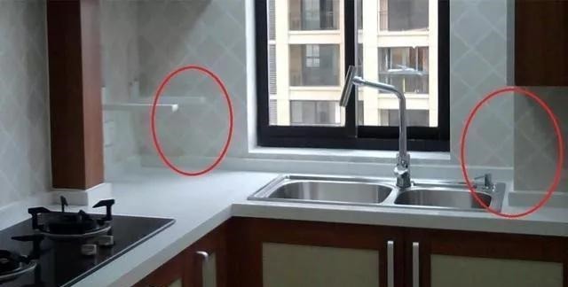 很多主妇都把水槽周边空着，20年老保姆支招，空间瞬间大两倍