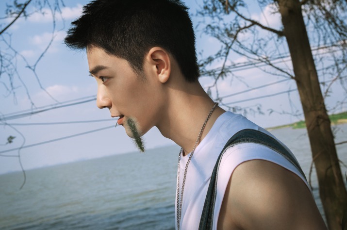 陪你到世界之巅|双标现场!肖战王一博相关作品投票榜规定大反转,网友:要吐了!